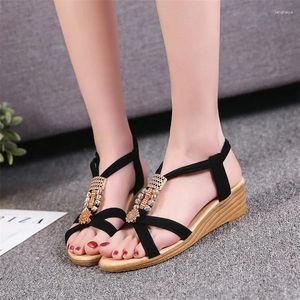 Zapatos casuales Verano 2024 Boho Cuñas Sandalias Mujer Bohemia Vintage Rebordear Gladiador Vacaciones Playa Zapato Sandalia Mujer Slip On Zapatillas