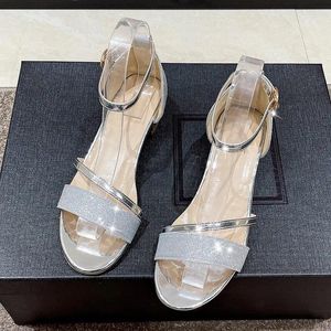 Casual schoenen zomer 2024 Koreaans glanzend leer lage hak chunky open teen wrap knop riem veelzijdige dames sandalen