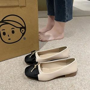 Zapatos casuales de verano 2024 para mujer, diseñador de lujo, Corea del Sur, cuero PU, oficina, antideslizantes, moda cómoda, estilo de decoración con lazo