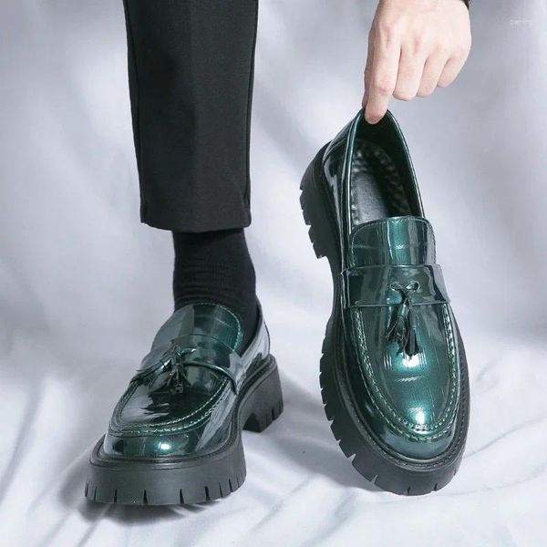 Chaussures décontractées Été Elegant Men Classic Retro Style Marque chaussure Round Round Soumed Pift Cuir Forme Mariage Forme