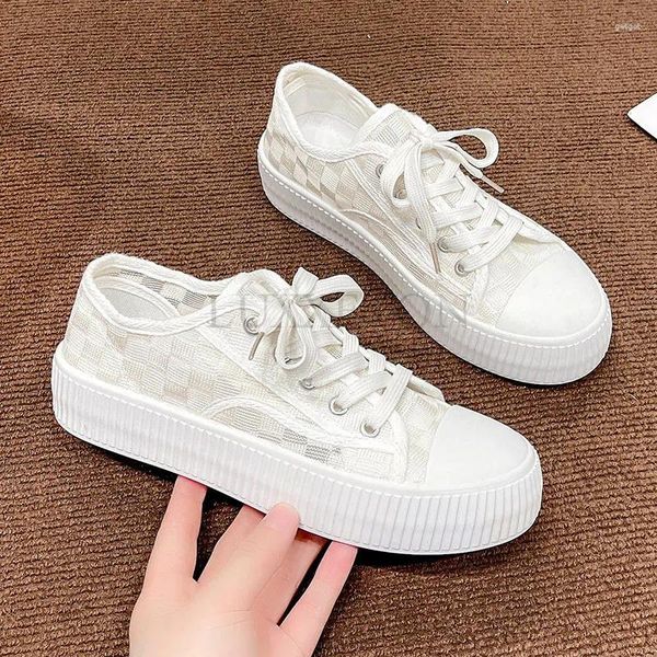 Zapatos casuales de verano para mujer, estilo coreano, transpirables, pequeños estudiantes blancos, plataforma de tablero de superficie de red de encaje