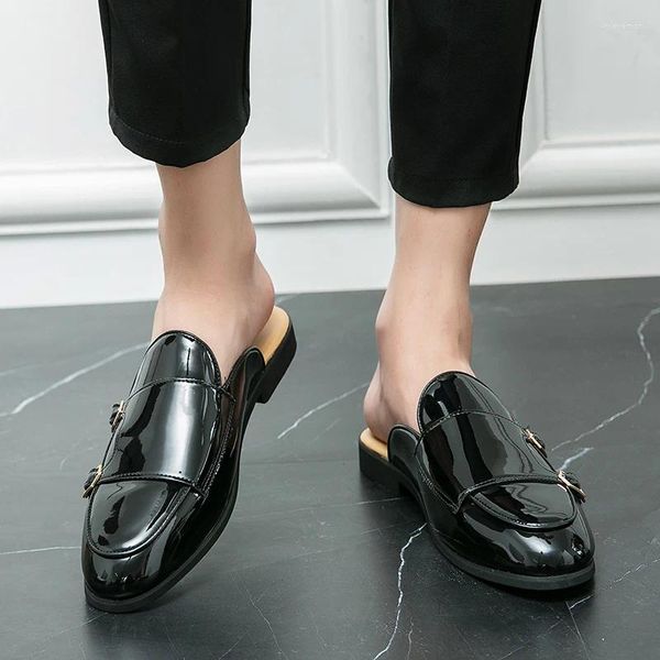 Chaussures décontractées moitié d'été pour les hommes pantoufles noires en cuir breveté de boucle conduite boucle mocassin légère sandales grandes taille 46