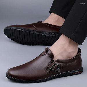 Chaussures décontractées Men d'été chaussure douce en cuir véritable mocassins inférieurs italiens designer italien respirant slip sur le bateau