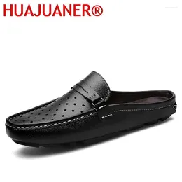 Chaussures décontractées pour hommes à moitié pour les hommes mocassins en cuir authentiques mocassins Breathable Hollow Out Designers Slipon Lazy Slippers Man