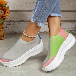 Chaussures décontractées Summer femme baskets respirant Slip on Mesh for Women Fashion Plus Size plate-forme Walking Walking Ladies Shoe Femme Femme