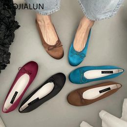 Chaussures décontractées Suojialun 2024 Automne Femmes Flat Fashion Silk Round Toe Ballerinas Talon Slip peu profond sur Dess Ballet Shoe