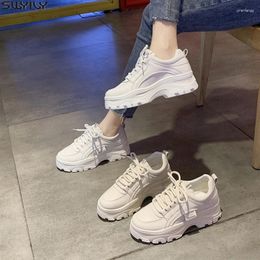 Chaussures décontractées SWYIVY PU Plateforme Femmes Baskets 2024 Printemps Blanc Pour Med Talons Plat Femme Sneaker Solide