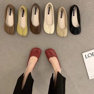 Casual schoenen Tabi Vrouw MicroFiber Leather Comfy Flats Split Toe Slippers Soft Bottom Loafers Korte dames Trotter Mocassins