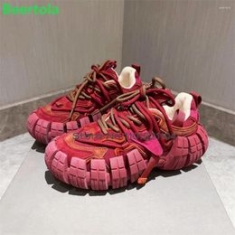 Chaussures décontractées pneu épaisses baskets à lacets pour femmes 2024 Fashion de printemps rond à l'extérieur peu profonde