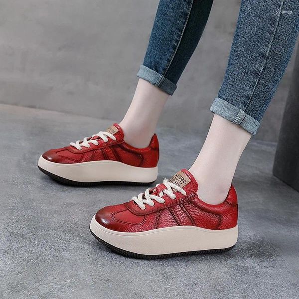 Zapatos casuales capa superior de cuero de vaca suela gruesa con cordones zapato único tabla deportiva baja pan rojo genuino para mujer