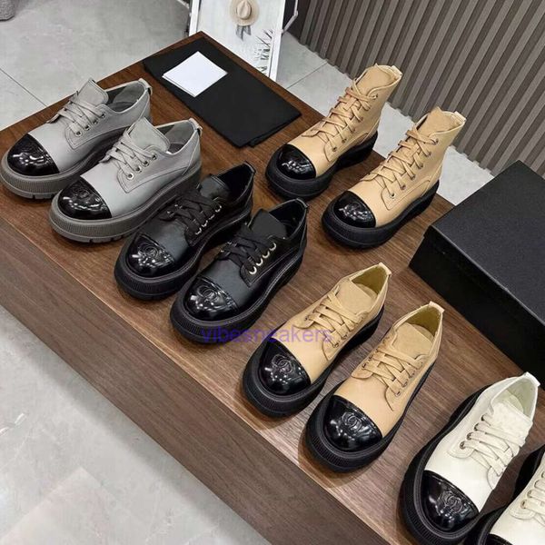 Chaussures décontractées Travel Fashion Designer chaussures Botkle Boots Channel Sports Trainers Lace-Up Sneak-Up Leather Gym Womens Shoe Platform Platform Letter Lady Sneakers