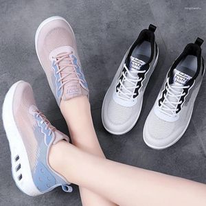 Chaussures décontractées Tendance 2024 Sports féminins pour les femmes Gym de basket-ball Sumketball Chaussure Tennis Canvas Fashion Wedge Sneaker