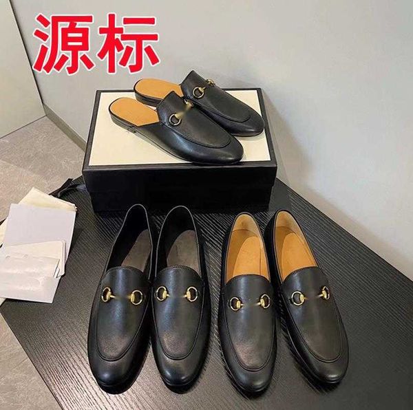 Chaussures décontractées Deux portent des mocassins en peau de mouton Baotou à fond plat boucle de cheval Muller demi-pantoufles et femmes portent de petites chaussures en cuir de style anglais à l'extérieur J240314