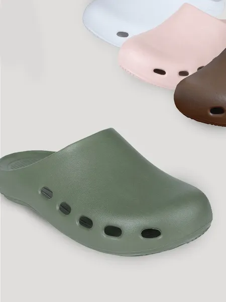 Chaussures décontractées Unisexe Nursing Clogs Eva Femmes hommes Médecins Travaillet Footwear Light Weight Anti Slip Garden