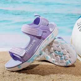 Zapatos informales Vanmie 2024 Sandalias de playa de verano para niñas Niños Ligeros livianos sin deslizamiento Soft cómodo Toe abierto