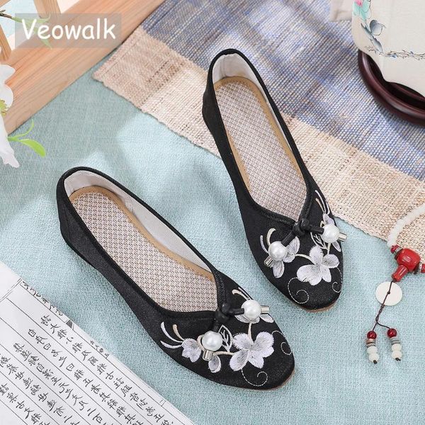 Zapatos casuales Veowalk Pearls Knot Women Satin Slip On Ballet Flats Cómodos suaves chinos bordados biseo negro beige negro beige