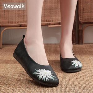 Chaussures décontractées Veowalk Soft Synthetic Cuir Femmes Fleur Broidered Slip on Ballet Flats Retro Mesdames confortable She Walking Shes Black Blanc