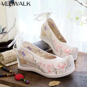 Chaussures décontractées Veowalk Vintage Chinois Style Falan Flock Cotton Tissu pointu Hanfu Plateformes Hidden