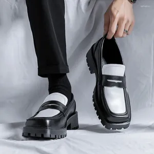 Casual schoenen vintage modebedrijf dik zool lederen slip-on loafers zwarte man streetwear pendelen jurk bruiloftschoen