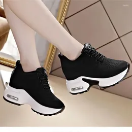 Chaussures décontractées Walking Mesh Femmes Breffeurs Trainers Outdoor Plateforme pour dames Sneakers Fitness Fitness Shake Shoe Invisible High Talons