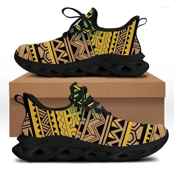 Chaussures décontractées où les femmes vintage noire flex contrôle sneaker polynésien design tribal de randonnée à bout de sport