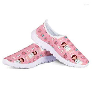 Chaussures décontractées blanc mignon dessin animé ours motif femmes allaitement des plats en mailles confortables pour filles baskets légères baskets