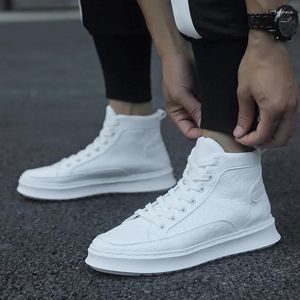Chaussures décontractées Sneakers blancs hommes 2024 AUTUMNE HIGH TOP Vulcanize Fashion Board Simple and Polylemy Zapatillas de Deporte