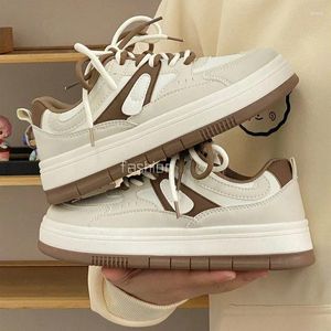 Chaussures décontractées White Sports Woman Platform Sneakers Vulcanize Flats Vintage Coréen Footwear 2024 Spring Tennis Femme