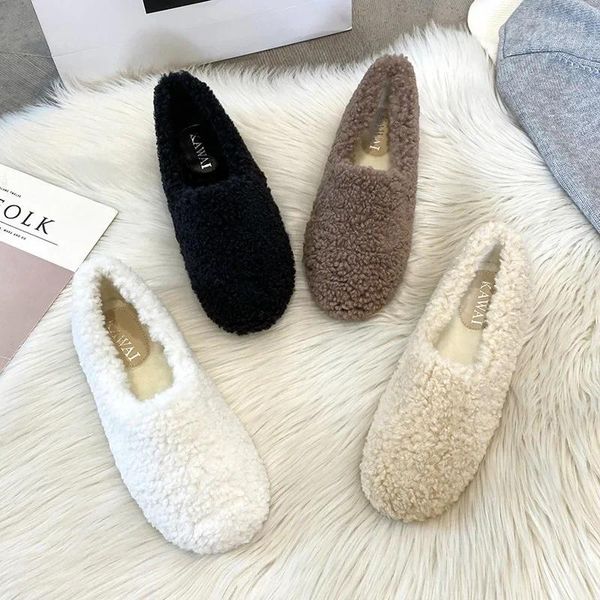 Zapatos informales de lana blanca para mujer, ropa de invierno, medias zapatillas francesas, además de lana y frijol plano, 2024
