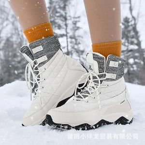 Chaussures décontractées bottes de neige d'hiver en cuir masculin et en toison en toison épais coton non glissé imperméable des femmes chaudes