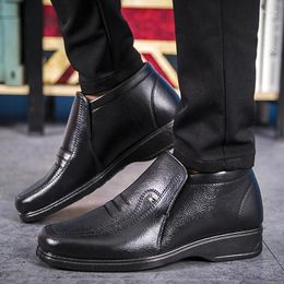 Chaussures décontractées Hiver imperméable en cuir masculin plus en velours haut haut en glissade Chauffeur de caoutchouc masculin pour hommes