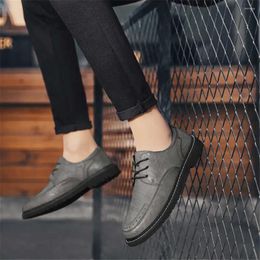 Casual schoenen met gaten niet -slip groot formaat voor mannen vulcanise sneakers sport witte echte deals knuffelige schoenen tanden