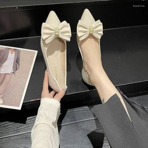 Chaussures décontractées Footwear Femme pointu pointu pour femmes beige bureau bas talon élégant avec une chaussure d'arc authentique rabais El