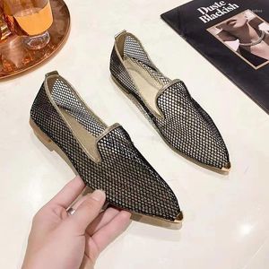 Chaussures décontractées Mesh de l'été femme creux de fond doux sans glissement à mode hrempliable à la mode