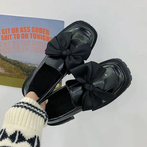 Chaussures décontractées Femme chaussure coréenne Footwes femelles oxfords Toe à orteil carré tout-match pour femmes
