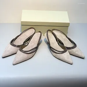 Chaussures décontractées Femmes 2024 Printemps et été haut de gamme High-Dee confortable confortable Sandales de chaîne de perles plates à pied à pied