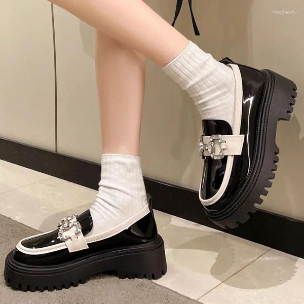 Chaussures décontractées Femmes Automne Round Toe Black Flats Locs Femme Sneakers Footwes Footwear Oxfords Clogs Platform Retro High Heels