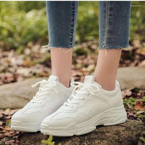 Zapatos informales para mujer, zapatillas blancas de otoño, moda 2024, calzado de plataforma Retro de marca para mujer, malla transpirable