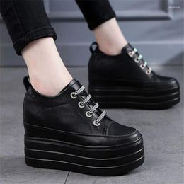 Zapatos casuales para mujeres de cuero de vaca de cuero de cuero plataforma cuña tacones altos de encaje botas botas punk enredadera entrenadores de tenis