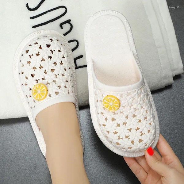 Chaussures décontractées Femmes à la maison Sandales enveloppées Foot Hollow Trou silencieux Anti-slip Lazy People Fashion Mode Ouster Wear Slippers Summer