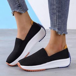 Casual schoenen dames lichtgewicht sleehak gevulkaniseerde schoen platform sneakers comfortabele mesh slipon dames klein wit