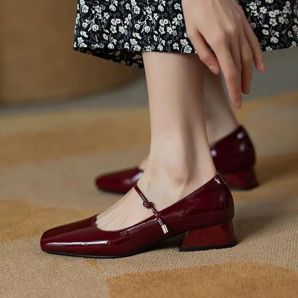 Zapatos casuales para mujeres zapato de tacón bajo con correa mary jane vino rojo cuadrado de cuero pequeño boca bocadillo tacones gruesos