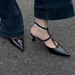 Chaussures décontractées Femmes Bas talons sandales pointues Pantoufles d'été sexy 2024 robe glissade de fronde tongs pompes Chaussures dames