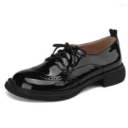 Chaussures décontractées Femmes Oxford Microfibre Smallhut 2024 Spring Black Beige Bas épais talons de style anglais