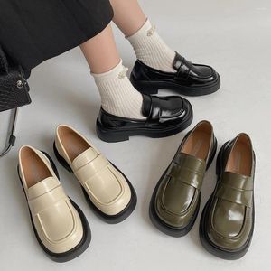 Casual schoenen Women's British Fashion Retro Spring 2024 Student Temperament verhoogt voetleren flats vrouwen