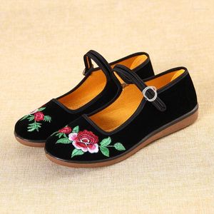 Chaussures décontractées Costume de mère en tissu pour femmes brodées Antique Hanfu Travail Flat Etiquette noir