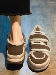 Zapatos informales de algodón para mujer, botas de nieve de suela gruesa a la moda, con aislamiento de felpa, otoño e invierno, 2024