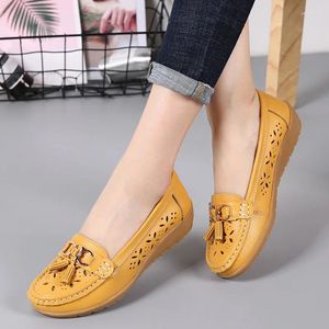 Casual schoenen dames plat echte lederen vrouw loafers slip-on vrouwelijke flats mocassins dames rijschoen cut-outs moeder schoeisel