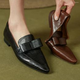Chaussures décontractées en cuir authentique en cuir pointu à oreille à oreille à oreille à oreille à odeurs