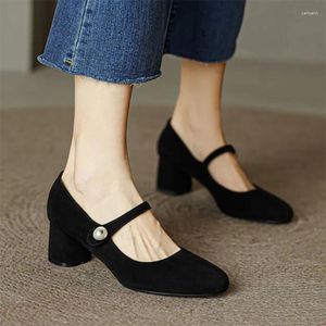 Chaussures décontractées Mary Janes Vintage Office Robe Black Faux Suede Pumps Pearl Buckle Mid Heels Zapatos Mujer printemps 1236n